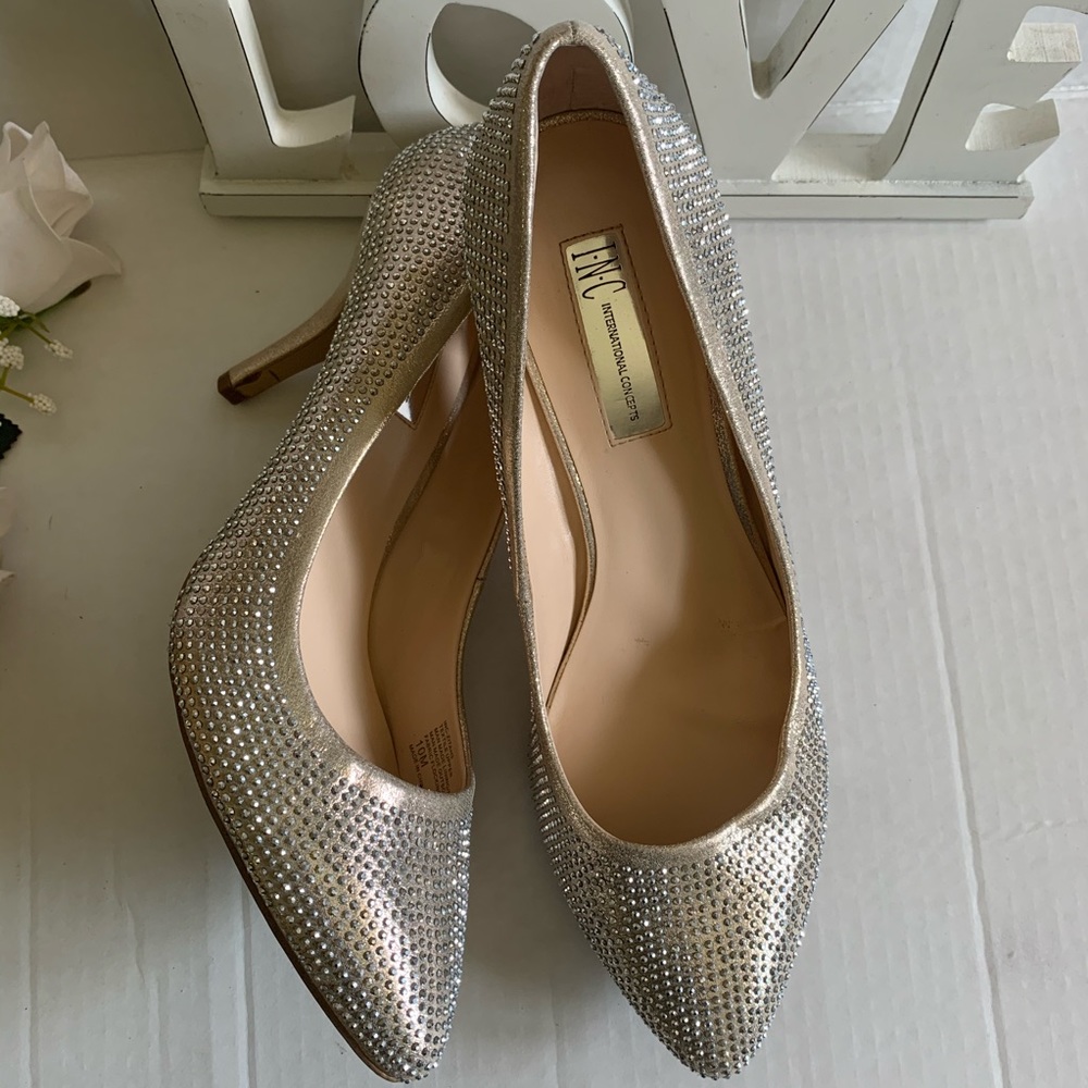 I.N.C International Concepts Heels Shoes Gold Sparkles Heels Size 10.